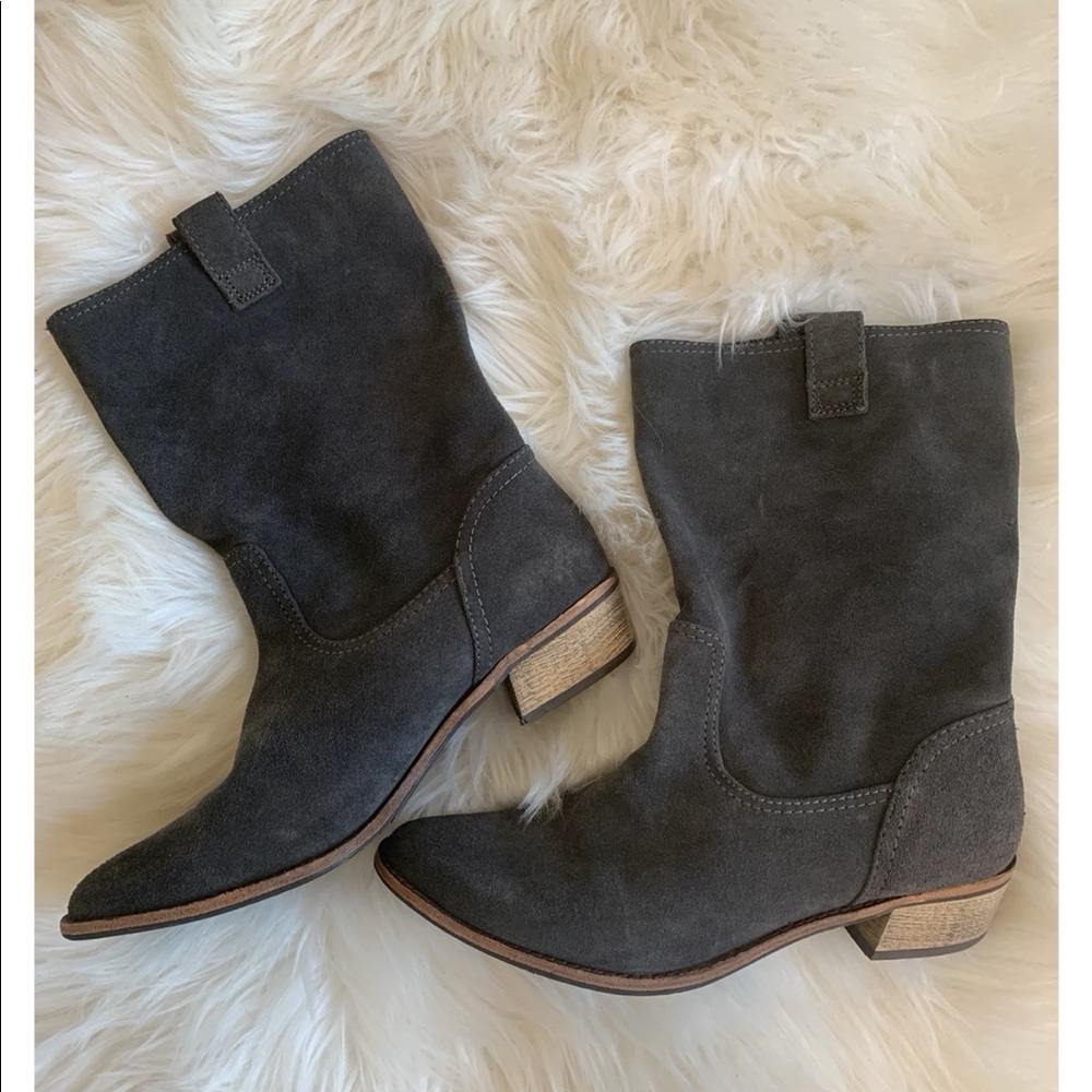 FINE LEATHER GRAY BOOTS